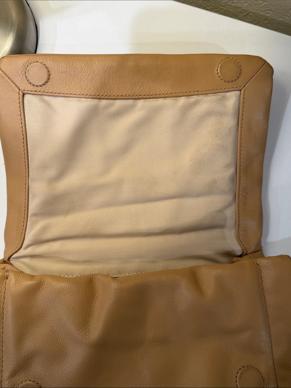 Marc Jacobs Camel Leather Shoulder Bag with Gold Chain - Picture 12 of 13